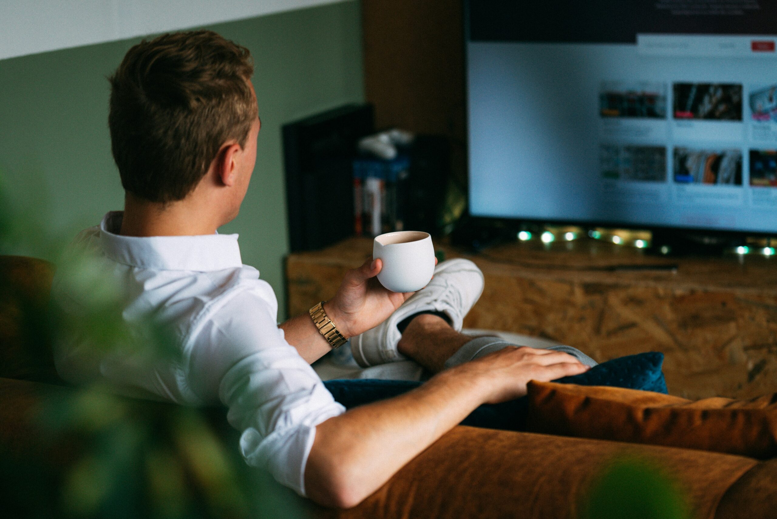 Fernseher im Wohnzimmer eingeschaltet
