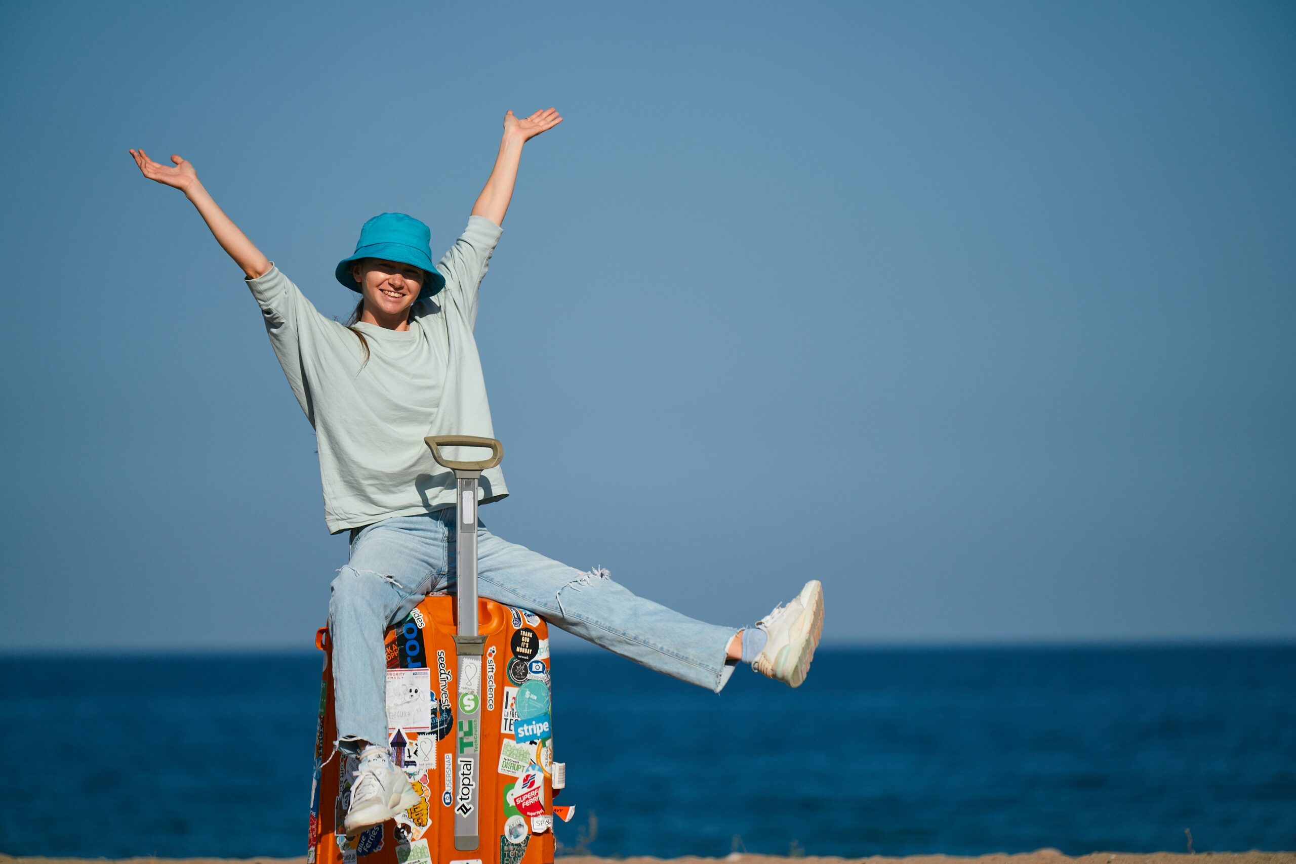 Koffer und Reiseutensilien für einen Urlaub